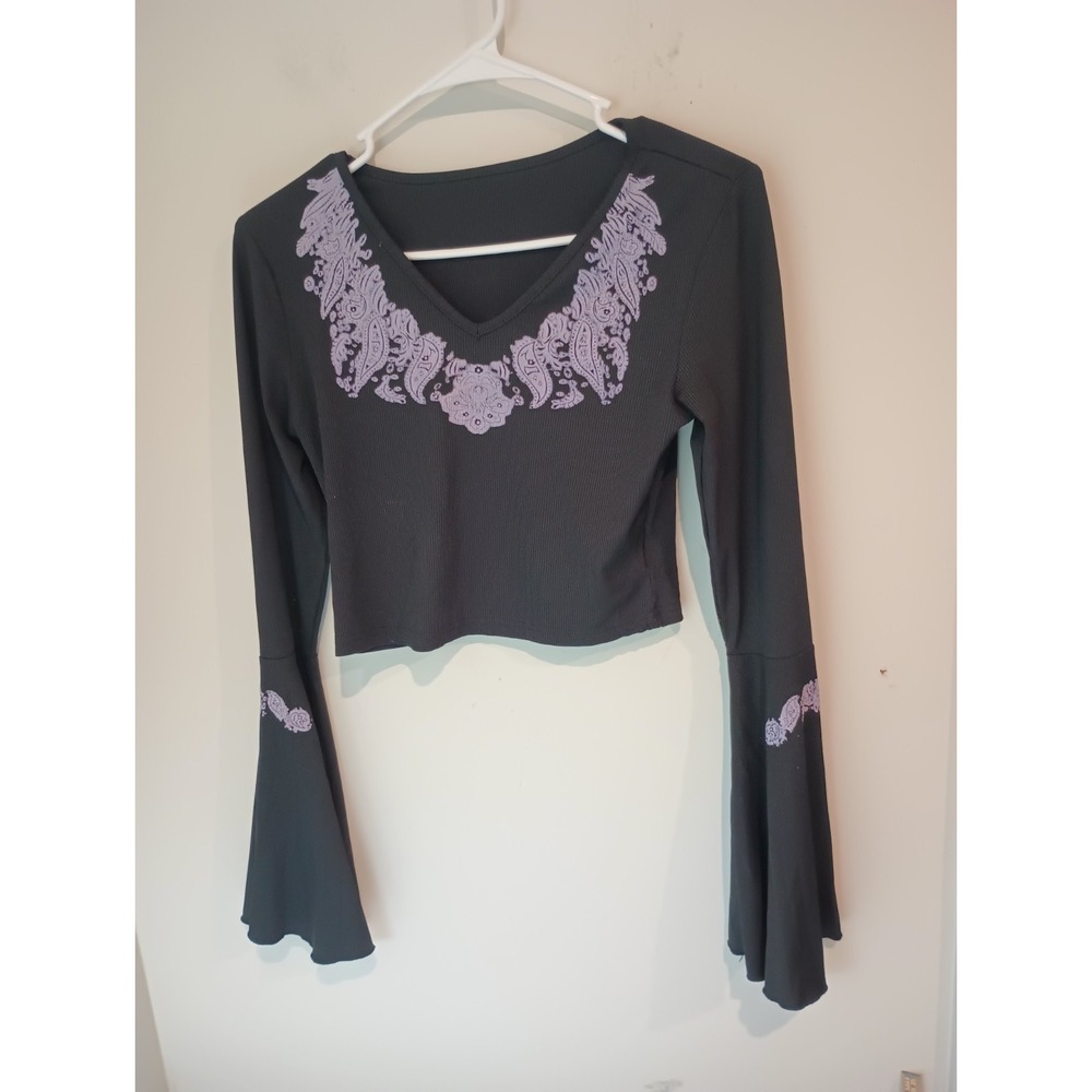 ROMWE Women M Black Crop Top Ribbed Flare Bell Sleeve Paisley V-Neck Y2K Boho